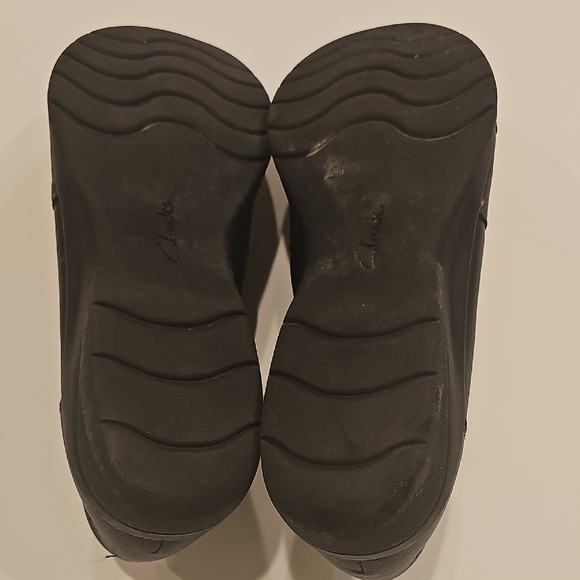 Clarks Black Leather Slip-On Flats Women's Size 9 - Picture 8 of 8